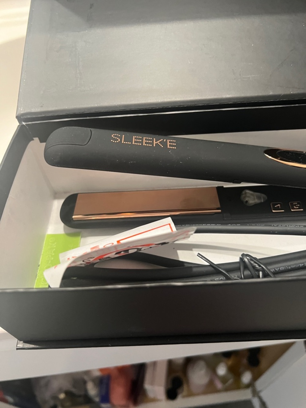 Sleek’e Professional Black and Rose Gold Hair Straightener - Picture 16 of 16